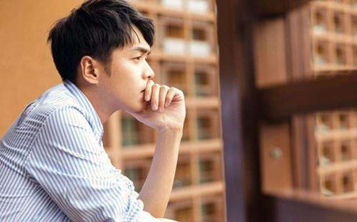 怎么追白羊座女生聊天,和白羊座女生聊天技巧