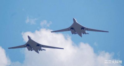 ​俄图160轰炸机有多强？航程17000公里，服役几十年，仍令美国忌惮