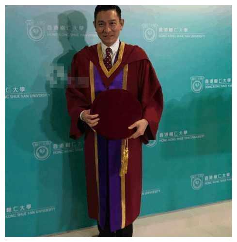 刘德华荣获博士学位了!网友表示华仔还是当年那么年轻