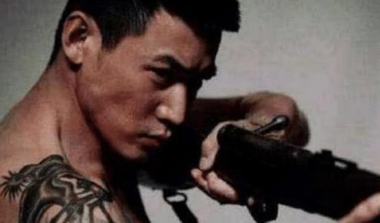 男星纹身,陆毅的青龙臂,陈浩南的过肩龙,都败给了胡歌的纹身!