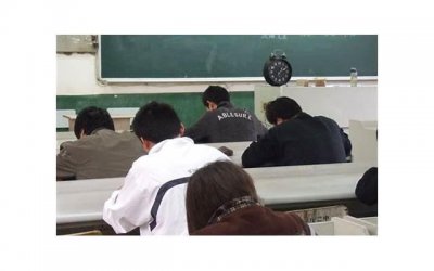 ​他追人的方式真特别 在图书馆里写作业被学长表白
