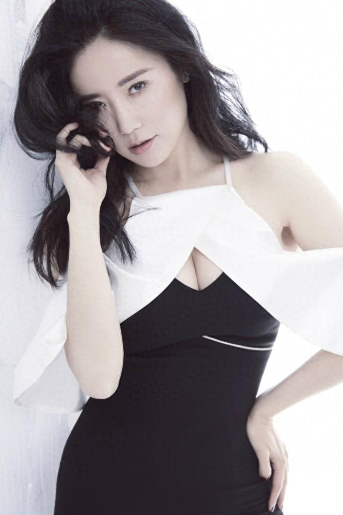 内地女星张彤