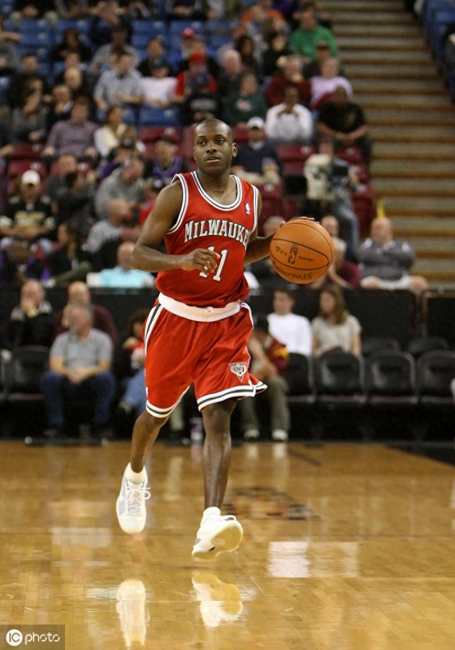 厄尔·博伊金斯（Earl Boykins）