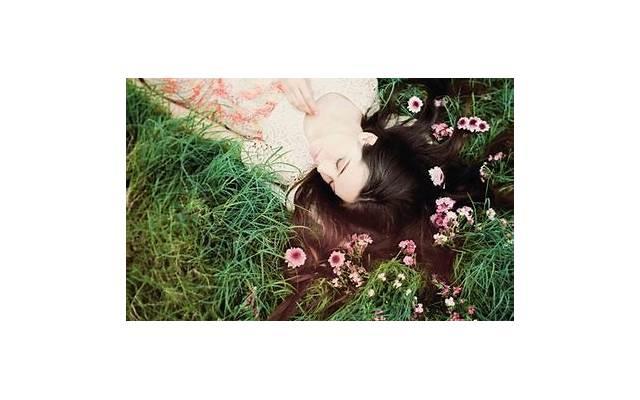 看人太透彻的女孩（可她背后的故事却不透彻）