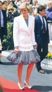 戴安娜报复婚姻默不作声,当众拒绝查尔斯索吻,气得他脸红脖子粗
