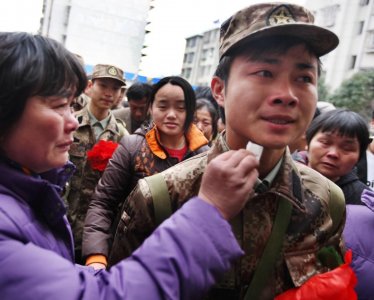 为了孩子当兵的事,父母操碎了心,定向培养直招士官,是一条出路
