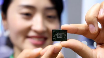 中国芯片人才缺口30万,陷入用人荒,美国芯片专家却都是华人?