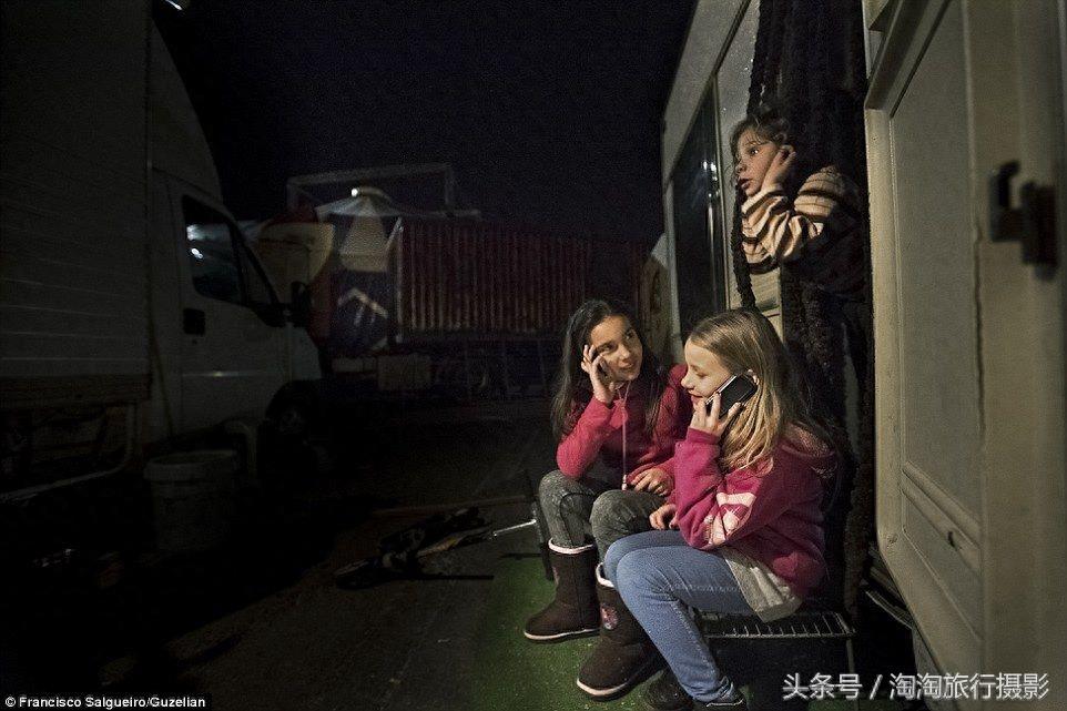 实拍:镜头下,马戏团杂技“小丑”真实的生活百态!