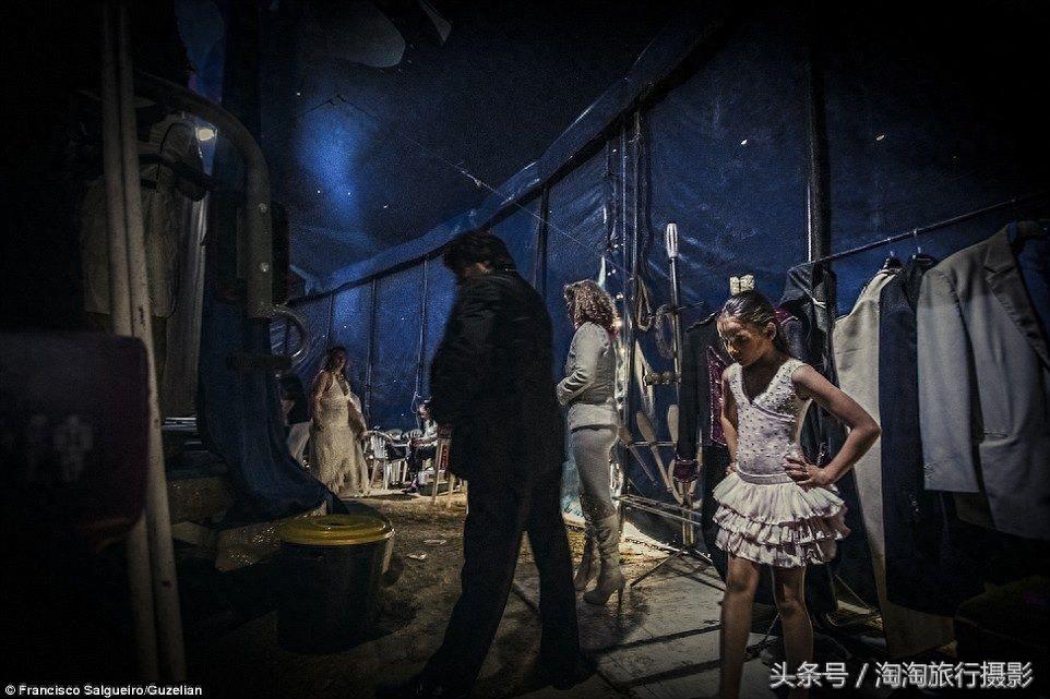 实拍:镜头下,马戏团杂技“小丑”真实的生活百态!