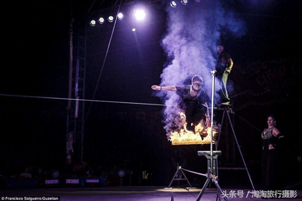 实拍:镜头下,马戏团杂技“小丑”真实的生活百态!