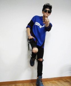 ​黄子韬晒新造型，绑发带的他还是那么炫酷！
