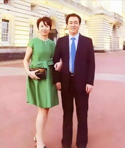 ​许家印家族曝光：三子女背后的故事，女儿许熙芸真实身世引热议！