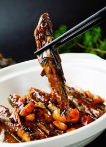 ​大蒜焖嘎牙鱼，饭店大师都是这么做的，非常好吃，收藏起来吧