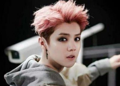 ​当男星遇上烟熏妆：鹿晗妖娆，杨洋惊艳，胡歌的杀马特我服了~