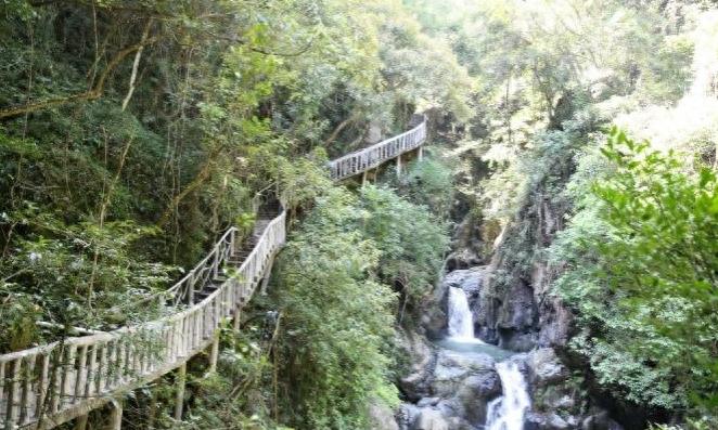 梅州休闲好去处之十六--八乡山大峡谷