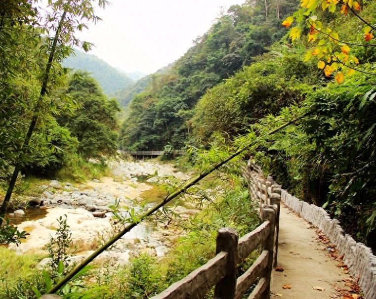 梅州休闲好去处之十六--八乡山大峡谷