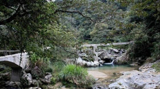 梅州休闲好去处之十六--八乡山大峡谷