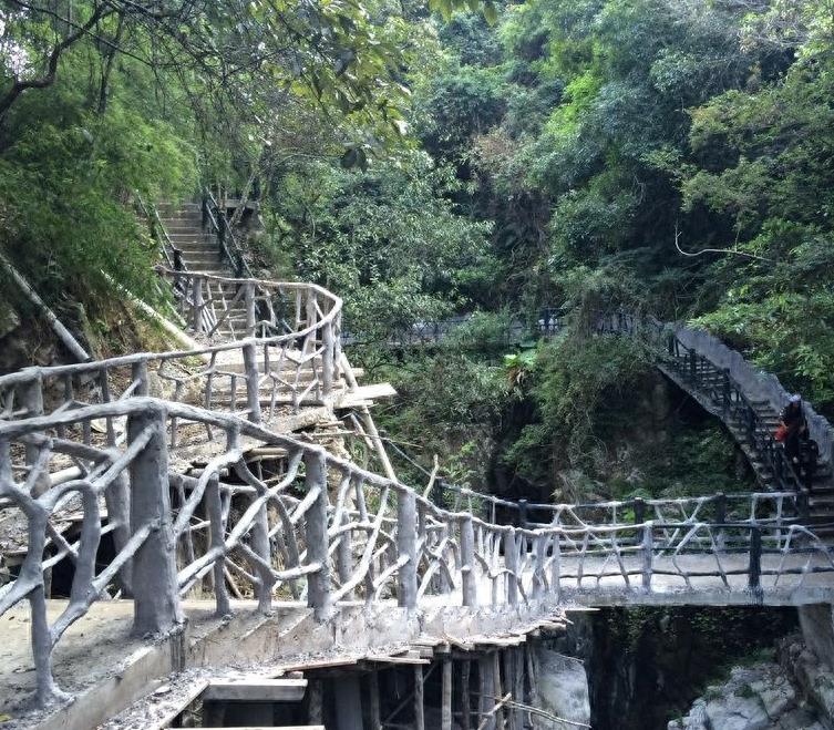 梅州休闲好去处之十六--八乡山大峡谷