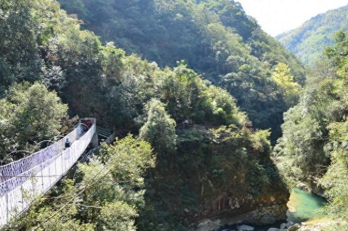 梅州休闲好去处之十六--八乡山大峡谷