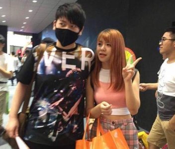 ​LOL斗鱼炫神素质高？网友：是的，碰到少主就喊爸爸！