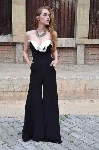 ​女生冬天穿背带裤是如何上厕所的？