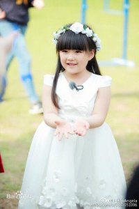 ​李湘晒女儿王诗龄滑雪照 乖巧小公主开启寒假模式