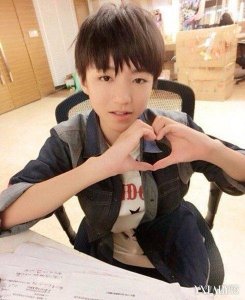 ​王俊凯向蒋依依表白照片 其动人心弦的情歌