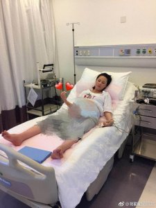 ​恭喜蒋勤勤成功生下二胎儿子，丈夫陈建斌陪产还甜蜜献吻