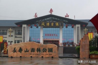 ​巩义市长寿山风情古镇：一条街与百万游客