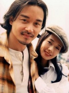 ​毛舜筠为丈夫庆75岁生日以法文示爱，一家四口温馨合照洋溢幸福感