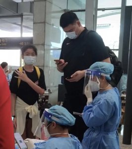 ​41岁姚明严重发福，12岁独生女身高近1米8，越长越漂亮目前是美籍