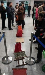 实拍医院门诊挂号排队神器