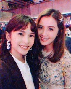 ​杨丞琳晒阿娇婚礼现场照 与张韶涵陈妍希等好友自拍玩嗨