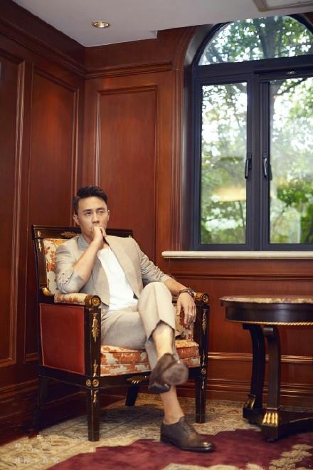 杜淳微博晒出一组阳光硬照，淳哥这是又帅出了新高度