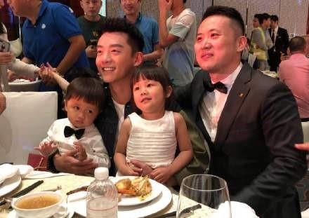 郑恺回乡参加同学婚礼，笑称：今天你赢了王力宏！