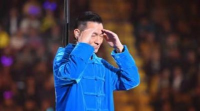 ​刘德华演唱会失声被终止，不是天王唱不动了，而是他太敬业了！