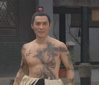 ​史进纹了九条龙，但是水浒中这个人的纹身比他还霸气！众人喜欢！
