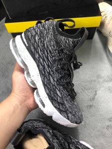 ​时尚与实力并存！Nike LeBron 15詹姆斯15 测评