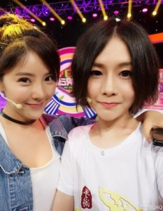 ​暴走涵涵COS金克丝，网友：这个胸模仿的精髓！