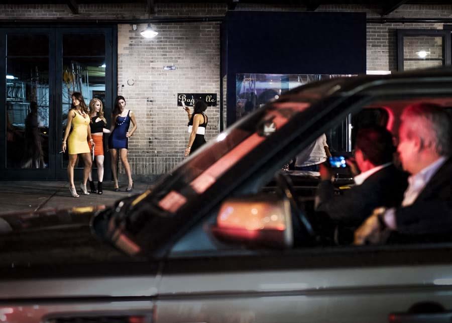 实拍：美国夜店一条街——流连忘返的各国美女