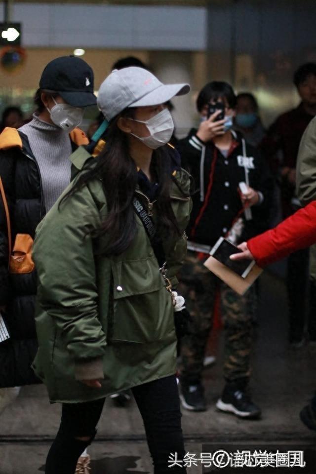 鞠敬伟打扮中性变酷崽 网友:咋又是男装?