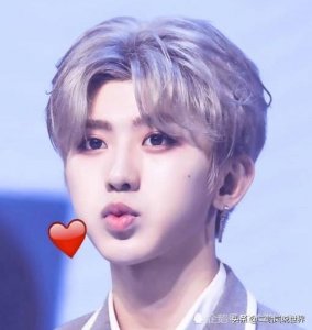 ​明星人气榜排名：王俊凯第三、李现第六，蔡徐坤跌出前十