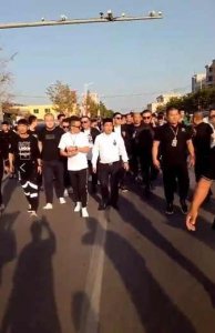 ​亿人忠哥传媒公司开业，天佑、方丈等各大网红聚集佟二堡