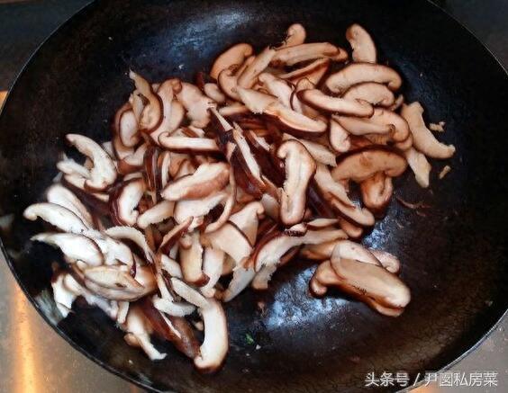私房菜之香菇炒鸡胸家常做法