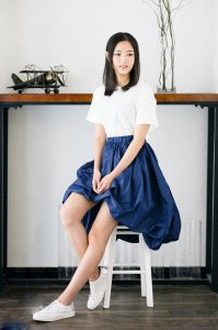 ​余芷慧气质清新甜美，主演了《秘果》《她很漂亮》等剧
