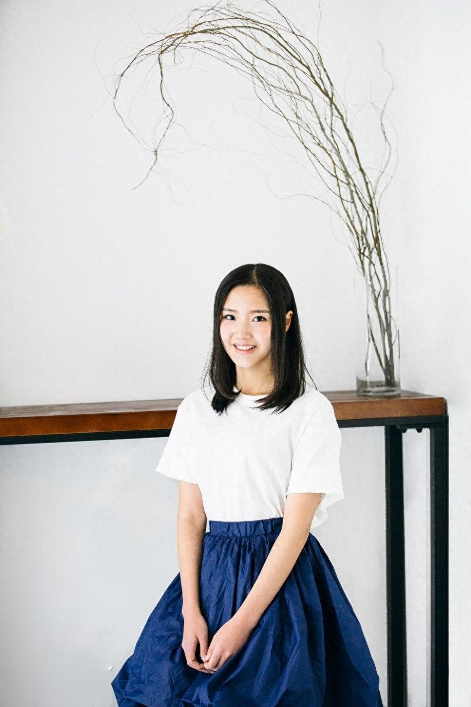 余芷慧气质清新甜美,主演了《秘果》《她很漂亮》等剧