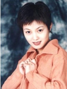 ​谢雨欣：一婚为母结婚生子，二任男友是逃犯，她到底经历了什么？