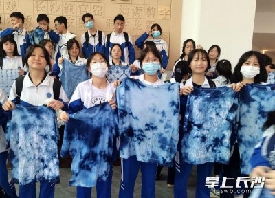 ​做木工、榨茶油、磨豆腐……周南雨花中学将劳动教育课开到非遗馆
