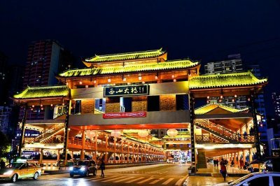 ​贵州这座大桥，夜景堪比洪崖洞，还是电影《无名之辈》的取景地