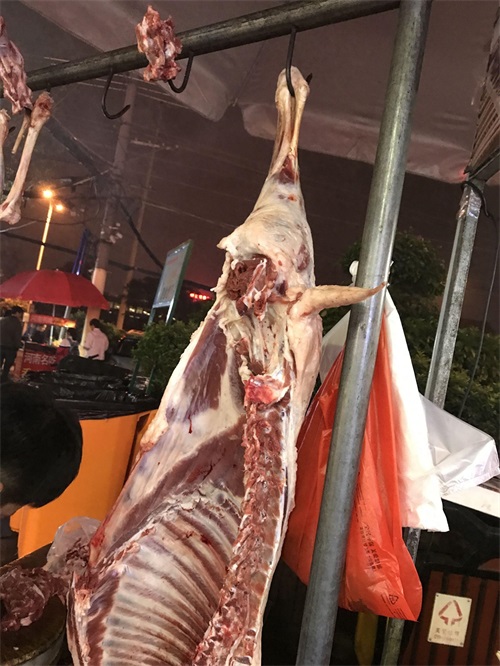 白领辞职卖羊肉串，一天4小时挣2千！